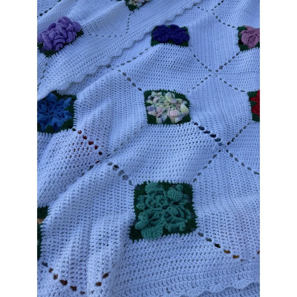 Vtg White Crochet 3D‎ Rose Afghan Blanket Granny Square 100